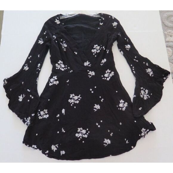 Free People Women's Sz 4 Black Floral Bell Sleeve Boho Festival Mini Dress - Picture 10 of 12
